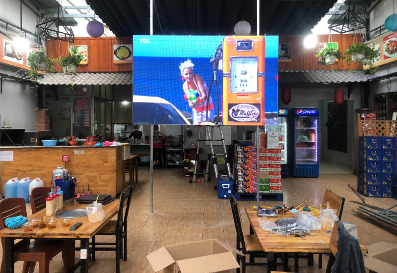 Tại Sao Nên Sử Dụng Màn Hình LED Trong Quán Nhậu?