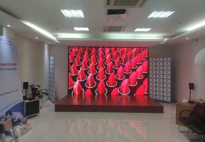 So sánh màn hình LED trong nhà và màn hình LED ngoài trời