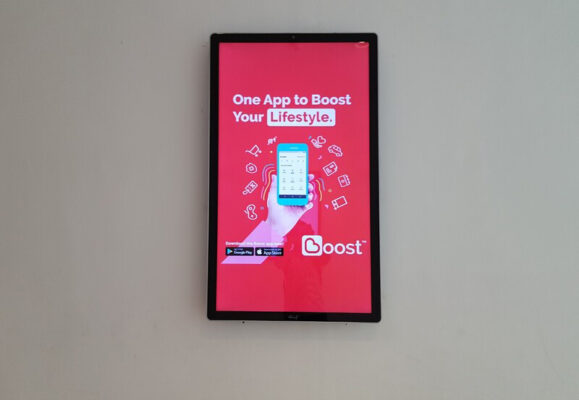 Lợi ích của màn hình quảng cáo treo tường trong kinh doanh