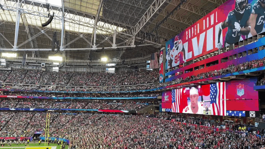 màn hình LED bóng đá ở khu vực fanzone