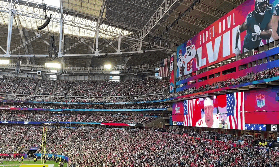 màn hình LED bóng đá ở khu vực fanzone