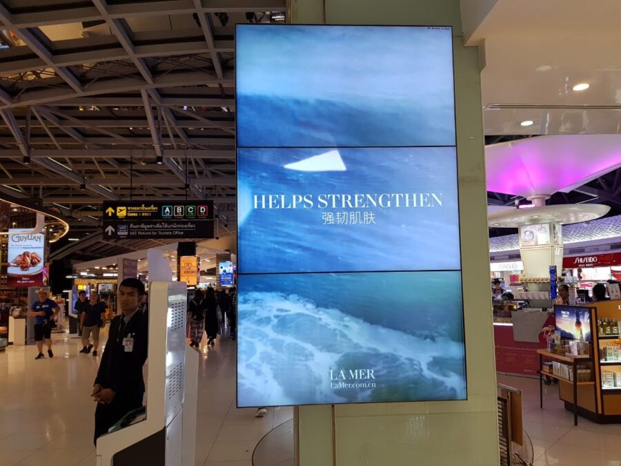 Màn hình quảng cáo treo tường 55 inch Luxvision: Video loop & tăng tương tác khách qua lại